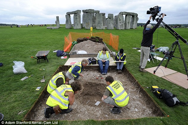 The 2013 discovery of cremated bones in the Aubrey holes that were buried between 3,100 BC and 2,600 BC led experts to believe it could have been a cemetery