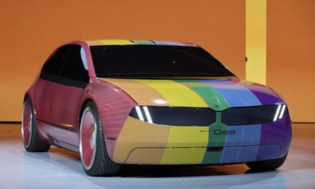 The E-ink skin of BMW’s i Vision Dee concept can instantly change between 32 colours, with various multicolour designs possible.