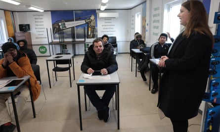 McGovern speaks to participants at Southwark Skills Centre