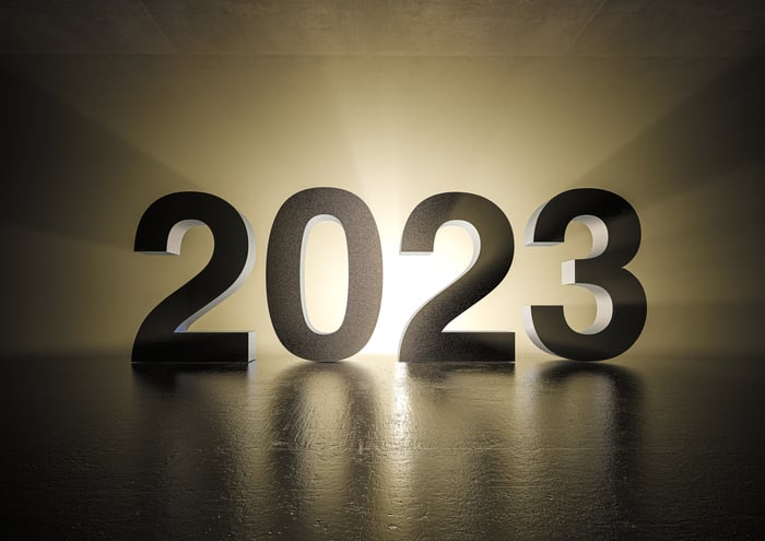 Light coming from behind the number 2023.