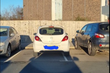 Driver divides opinion with shocking parking tactic - whose side are you on?