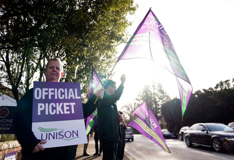 Ambulance workers on a picket line this morning near Bournemouth ambulance station