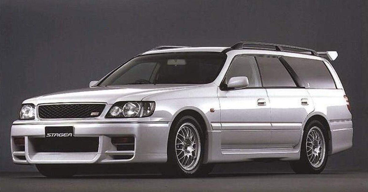 Nissan Stagea front third quarter view