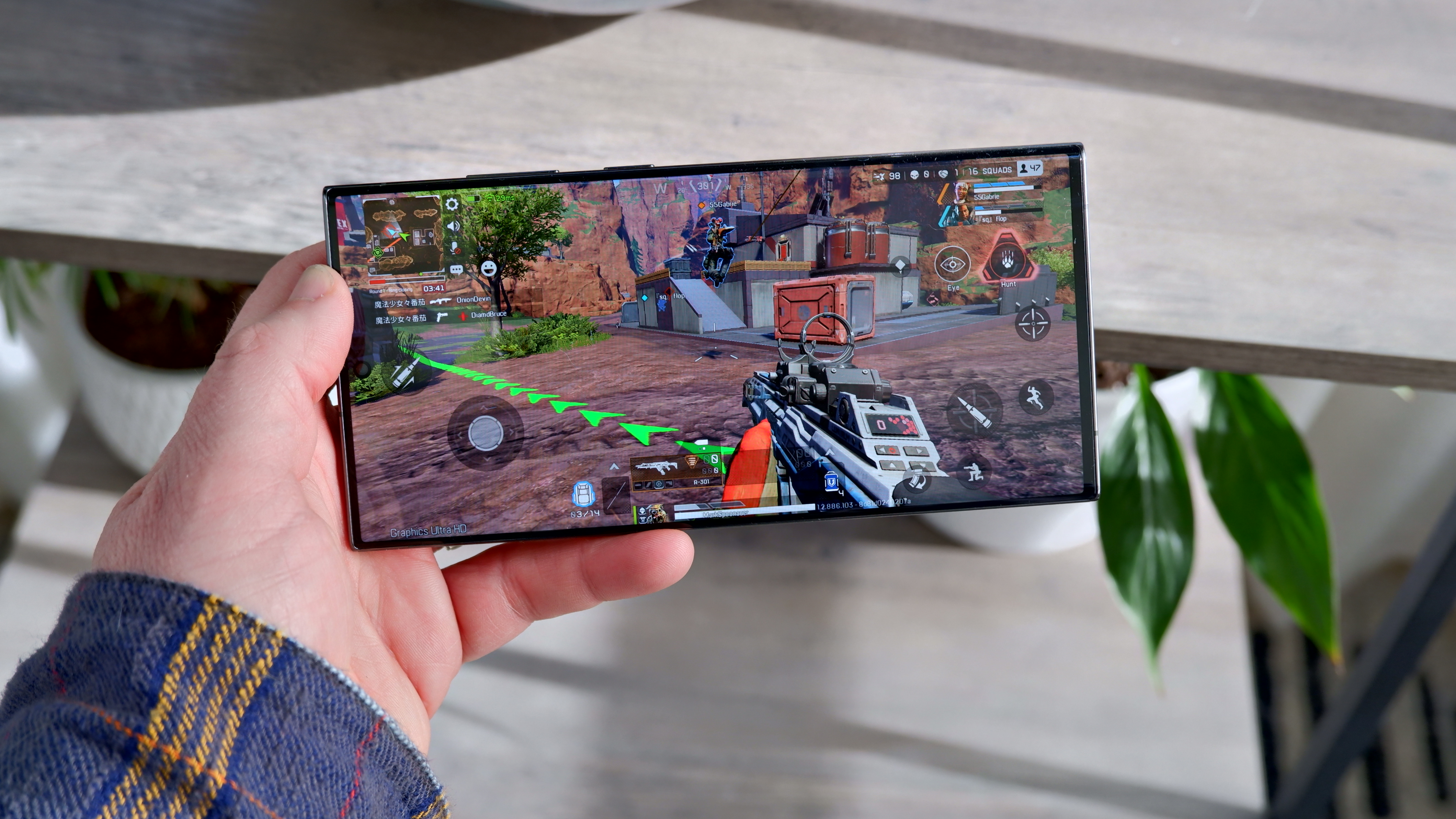 Samsung Galaxy S23 Ultra playing Apex Legends