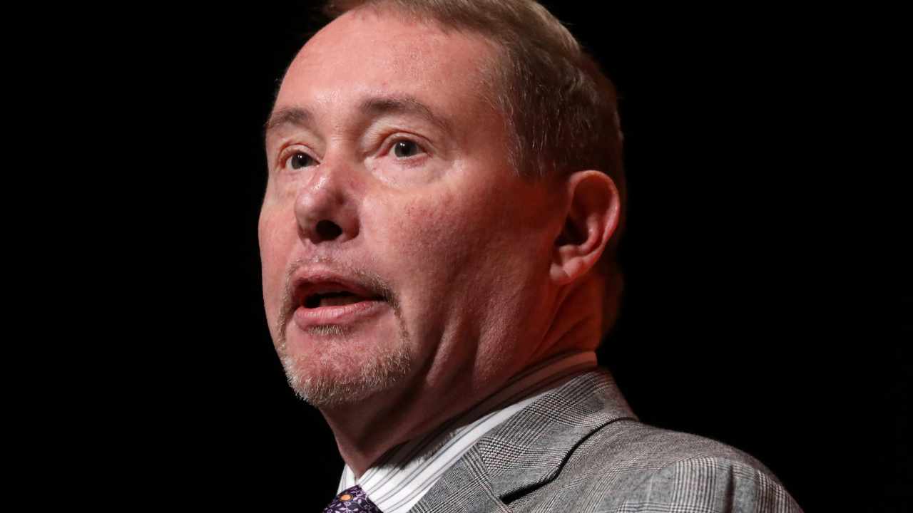 Billionaire 'Bond King' Jeffrey Gundlach Warns of 'Painful Outcomes' in Next Recession