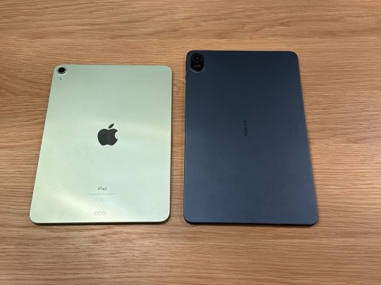 How the Honor 8 compares to a fourth generation iPad Air 