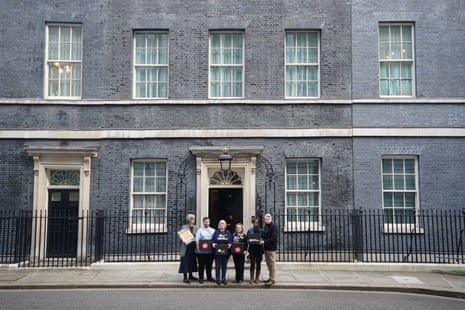 A petition calling on Rishi Sunak to pay nursing staff fairly being handed in to Downing Street today.