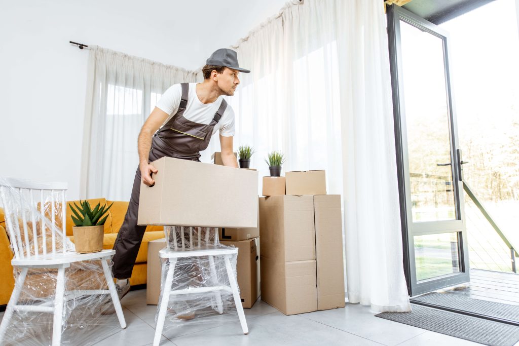 Reasons Why Should You Consider Hiring a Moving Company While Shifting House