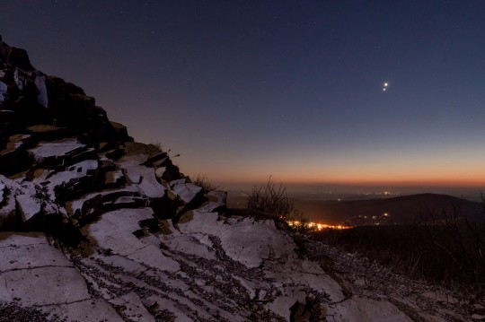 epa10499516 The conjunction of planets Venus (top) and Jupiter in the sky above Salgotarjan, Hungary, 02 March 2023. The two planets meet in a so-called conjunction and are visible in the night sky for about two hours on March 01 and 02.. EPA/Peter Komka HUNGARY OUT