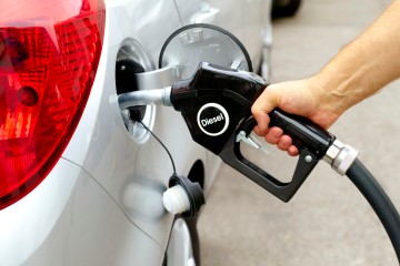 Warning to diesel drivers as they pay £10 MORE for fuel than petrol motors