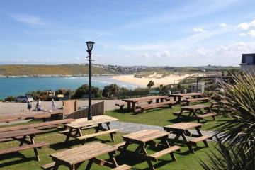 Amazing UK seaside pub with ‘best views’ lets you spot dolphins with a pint