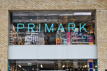 Primark shoppers rushing to buy kitchen essentials scanning at the tills for £1