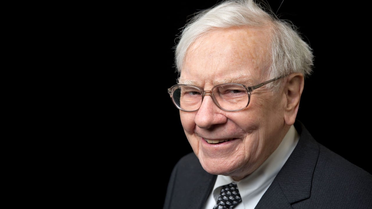 Warren Buffett Likens Bitcoin to Gambling and Chain Letters in Recent Interview