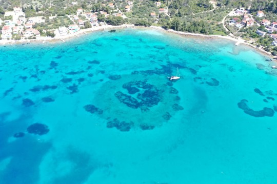 Archaeologists have unearthed the remnants of a 7,000-year-old road hidden beneath layers of sea mud off the southern Croatian coast. Made at the sunken Neolithic site of Soline, this exciting find may once have linked the ancient Hvar culture settlement to the now isolated island of Kor?ula. Once an artificial island, the ancient site of Soline was discovered in 2021 by archaeologist Mate Parica of the University of Zadar in Croatia while he was analyzing satellite images of the water area around Kor?ula.