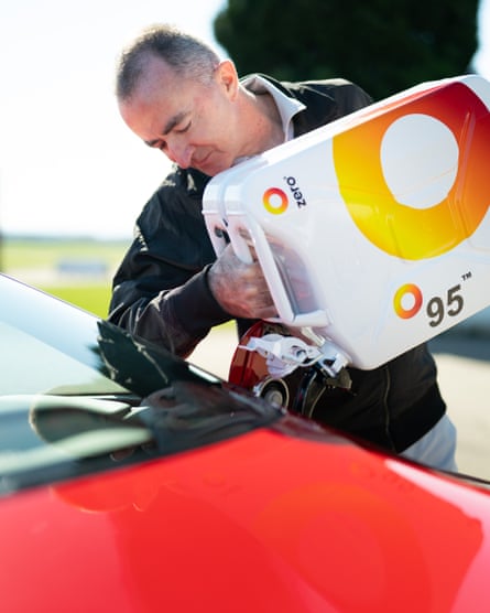 Zero Petroleum co-founder Paddy Lowe fills up a sports car with efuel at the company’s new factory in Bicester, Oxfordshire