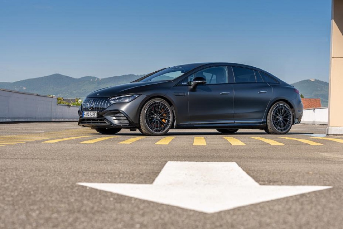 A Mercedes EQS EV parked with the Night package, subscription status unknown