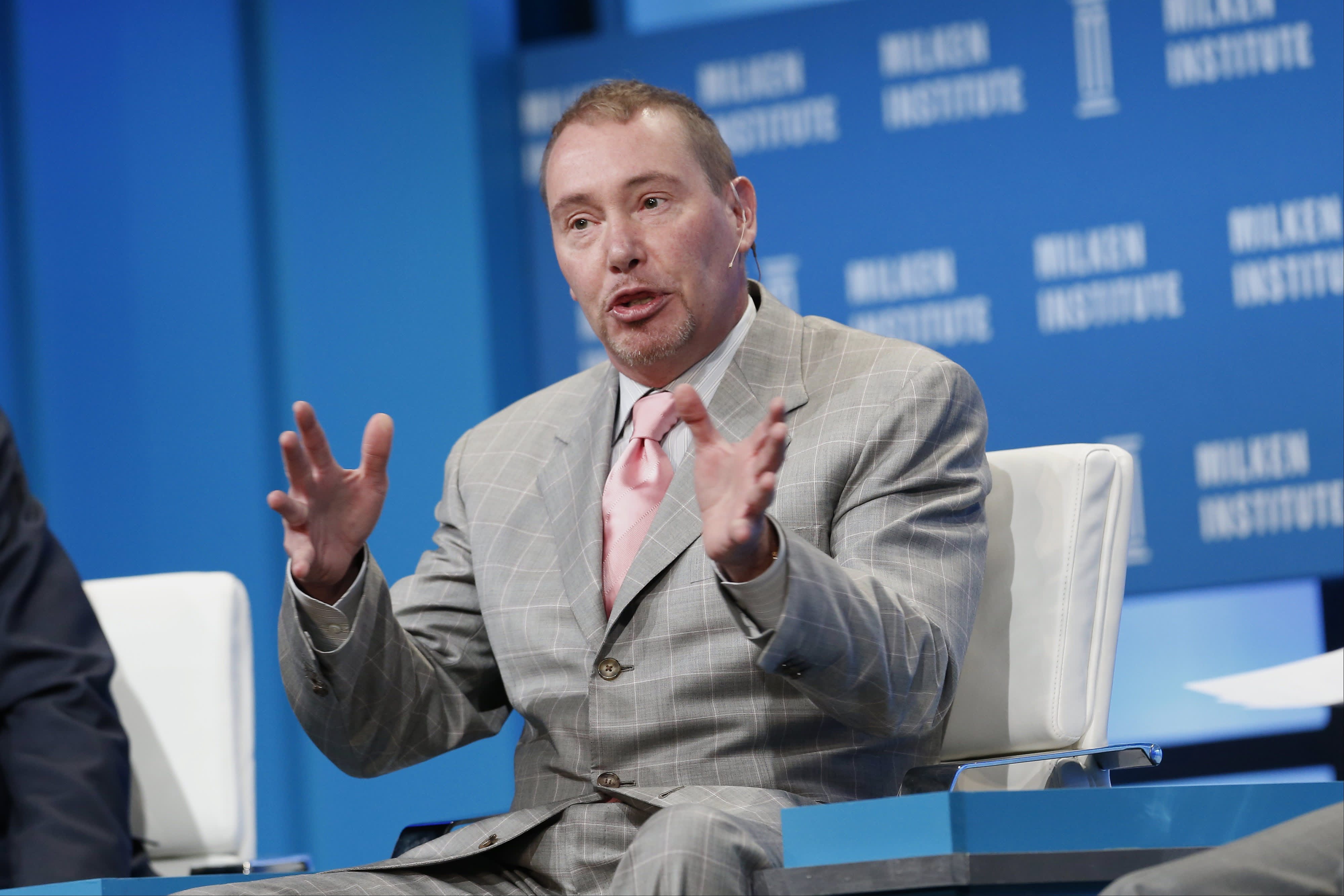 Regional banking crisis won't end unless the Fed cuts interest rates, Jeffrey Gundlach says 