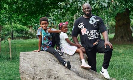 Marvyn Harrison with his son Blake, 6, and daughter Ocean, 4.