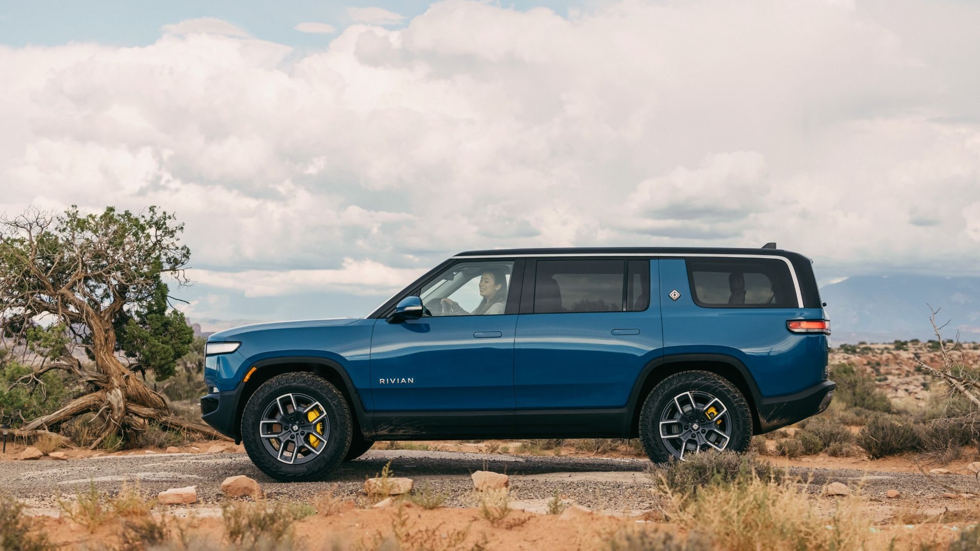 2022 Rivian R1S