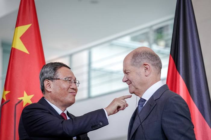 Li Qiang with German chancellor Olaf Scholz, right,  at the federal chancellery in Berlin