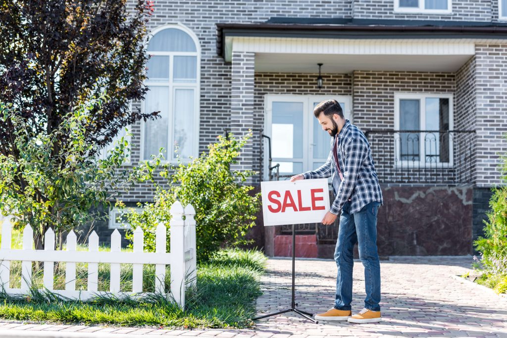 Navigating The Home Selling Process- 4 Services You Can't Afford To Ignore (1)