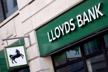 Lloyds' profits up by 23% as banks fail to pass on higher rates to savers