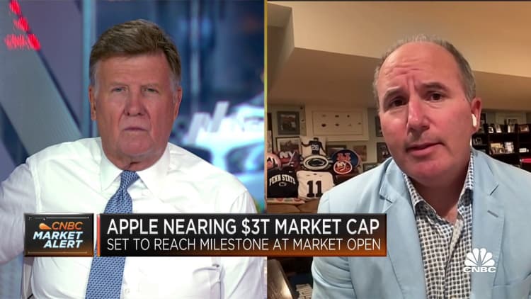 We believe Apple hits $4 trillion market cap by 2025, says Wedbush Securities' Daniel Ives