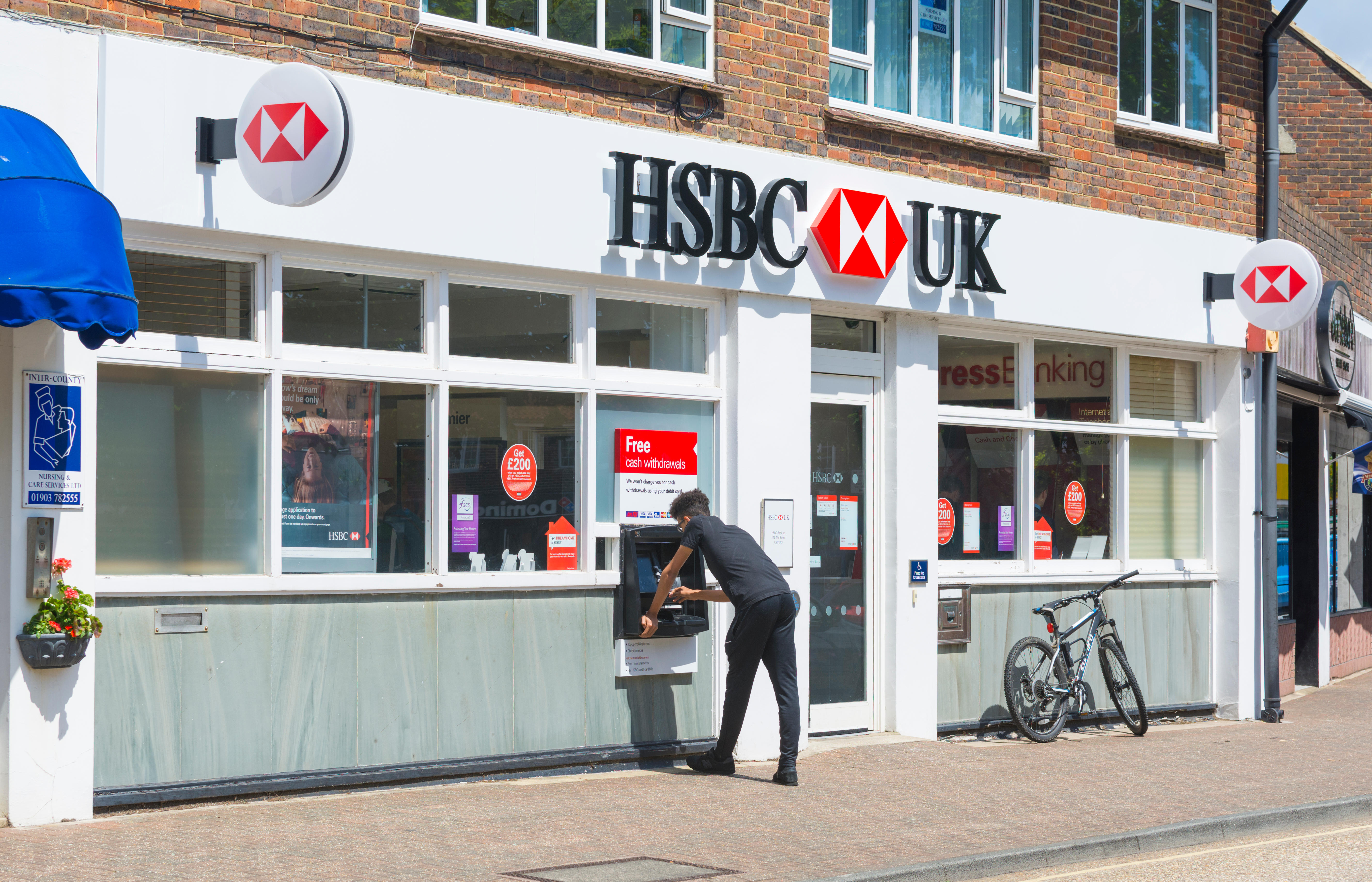 HSBC is offering new customers a £200 switching bonus