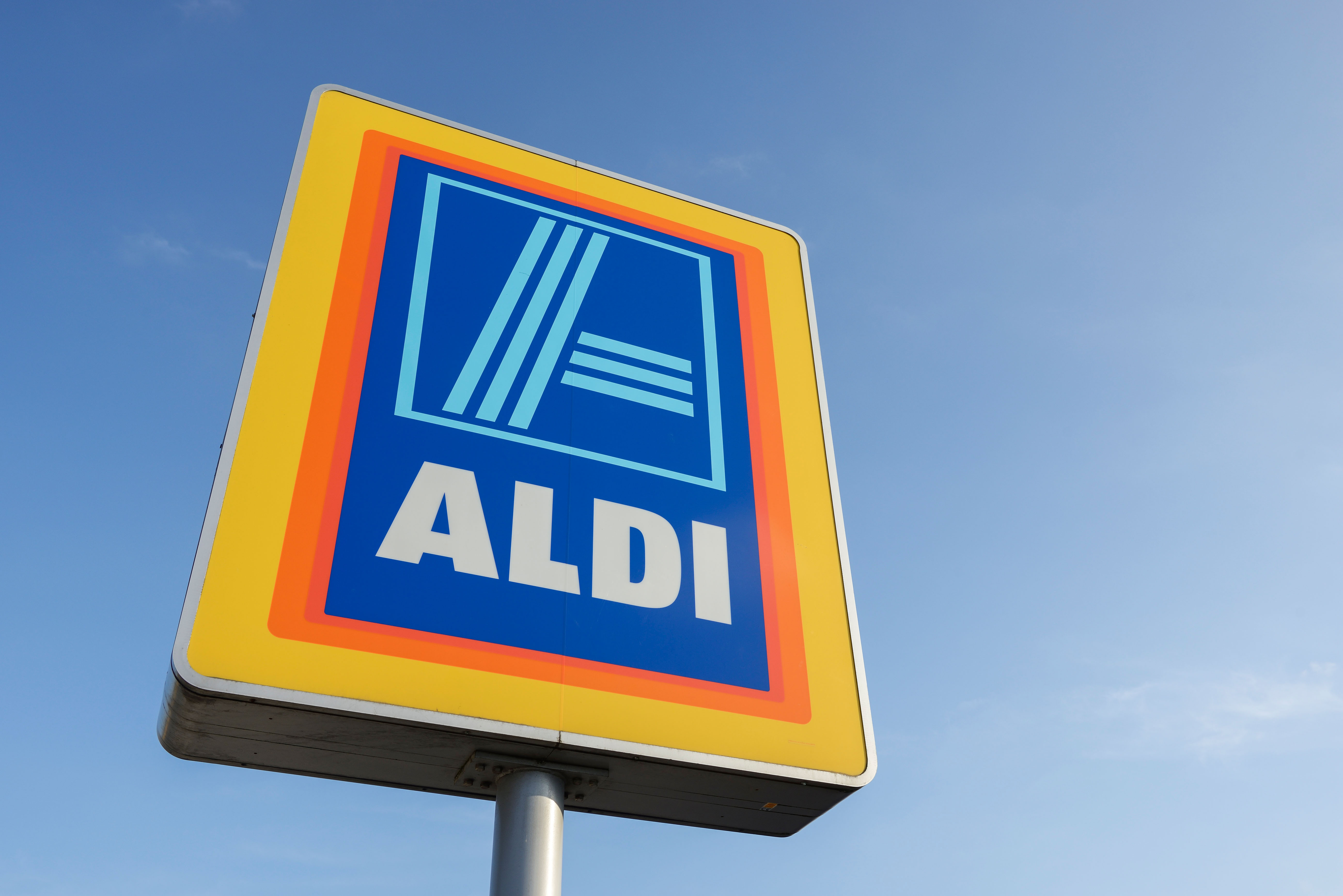 Supermarket giant Aldi has launched an appeal for hundreds of new employees