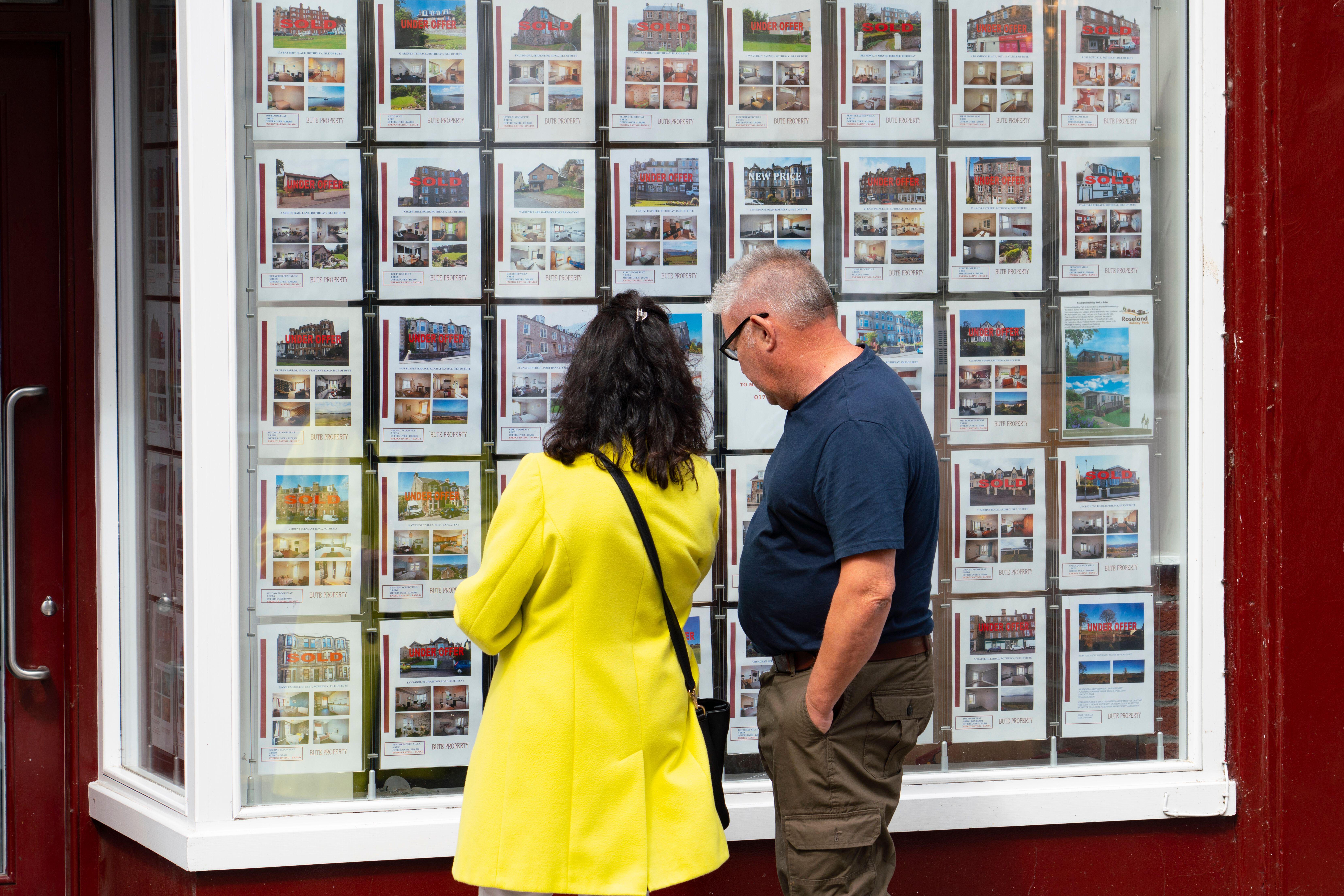 The average UK house price fell by nearly £1,000 in July