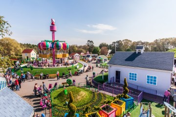 UK theme park that has the biggest Peppa Pig shop in the world