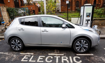 A Nissan Leaf on charge on a London street.