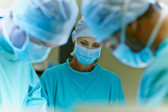 Patients treated by female surgeons had a better outcome than those operated on by male surgeons 