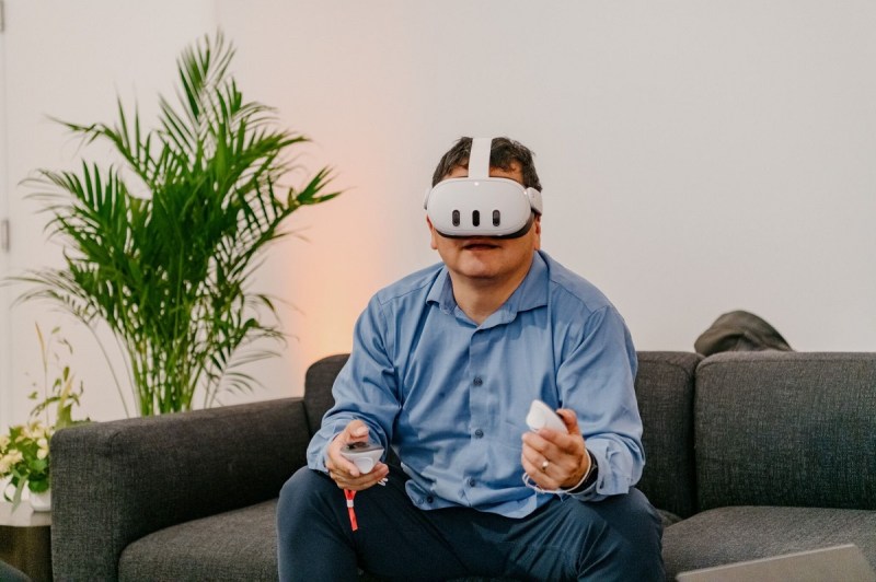 Dean Takahashi of GamesBeat tries out the Meta Quest 3 VR headset.