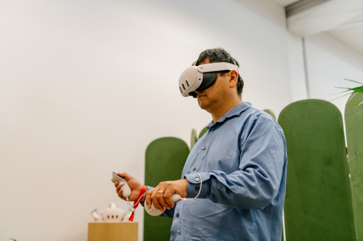 Dean Takahashi of GamesBeat tries out the Meta Quest 3 with touch controllers.