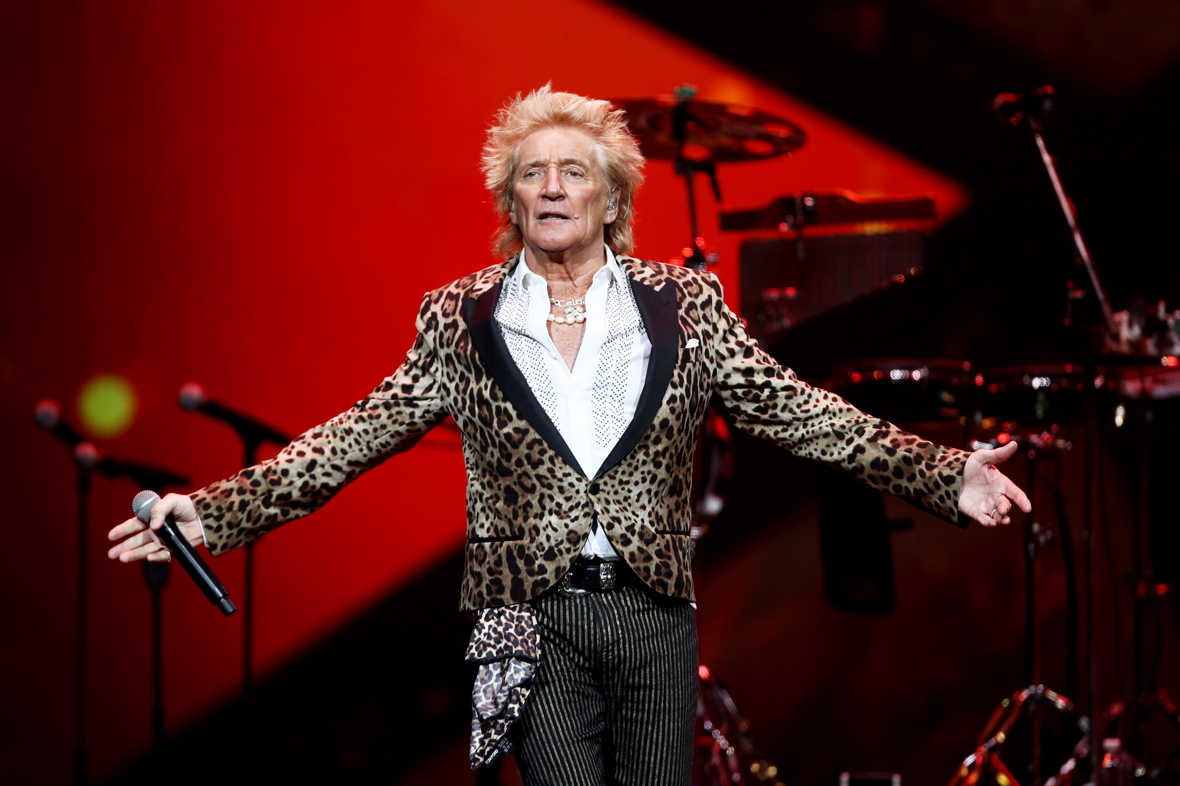 Rod Stewart added to unease by calling off two years of negotiations to sell his song catalogue to Hipgnosis