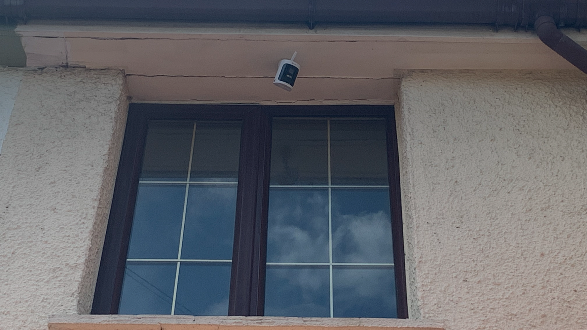 Swann 650 upper camera mounted on the underside of a roof