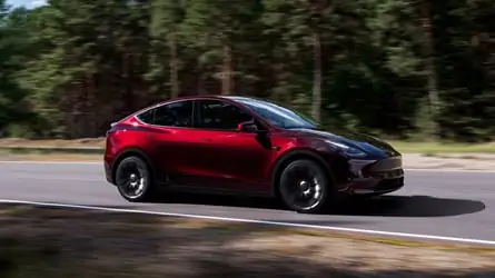 Tesla Model Y Midnight Cherry Red (Europe)