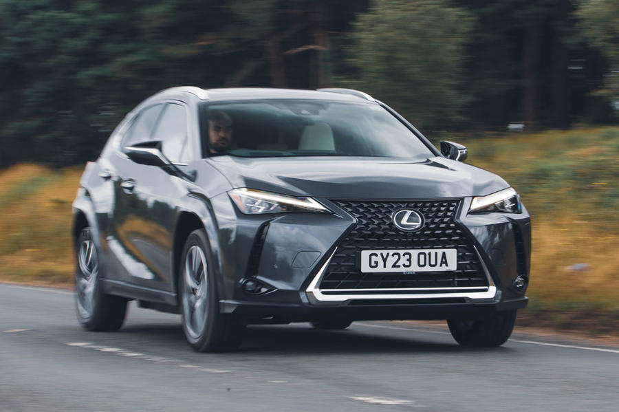 Lexus UX300e front quarter tracking