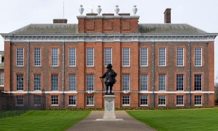 Statue of William III in front of Kensington Palace, London.