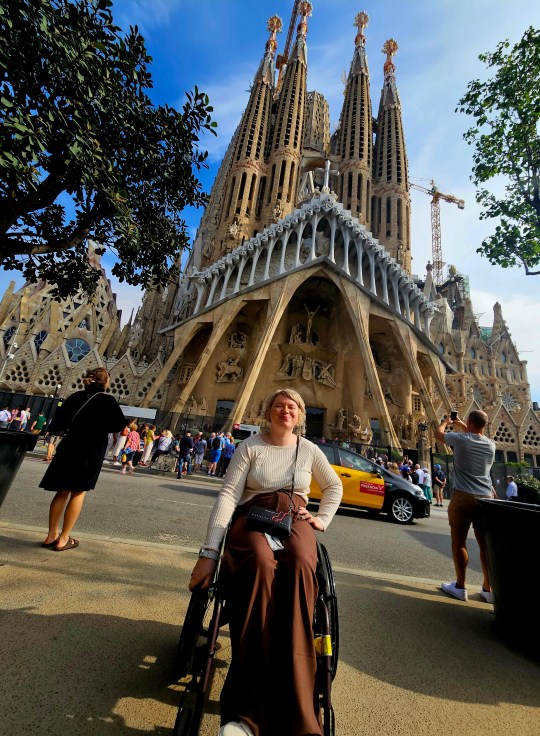 Melissa outside the Sagrada Familia