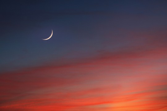 A crescent moon 