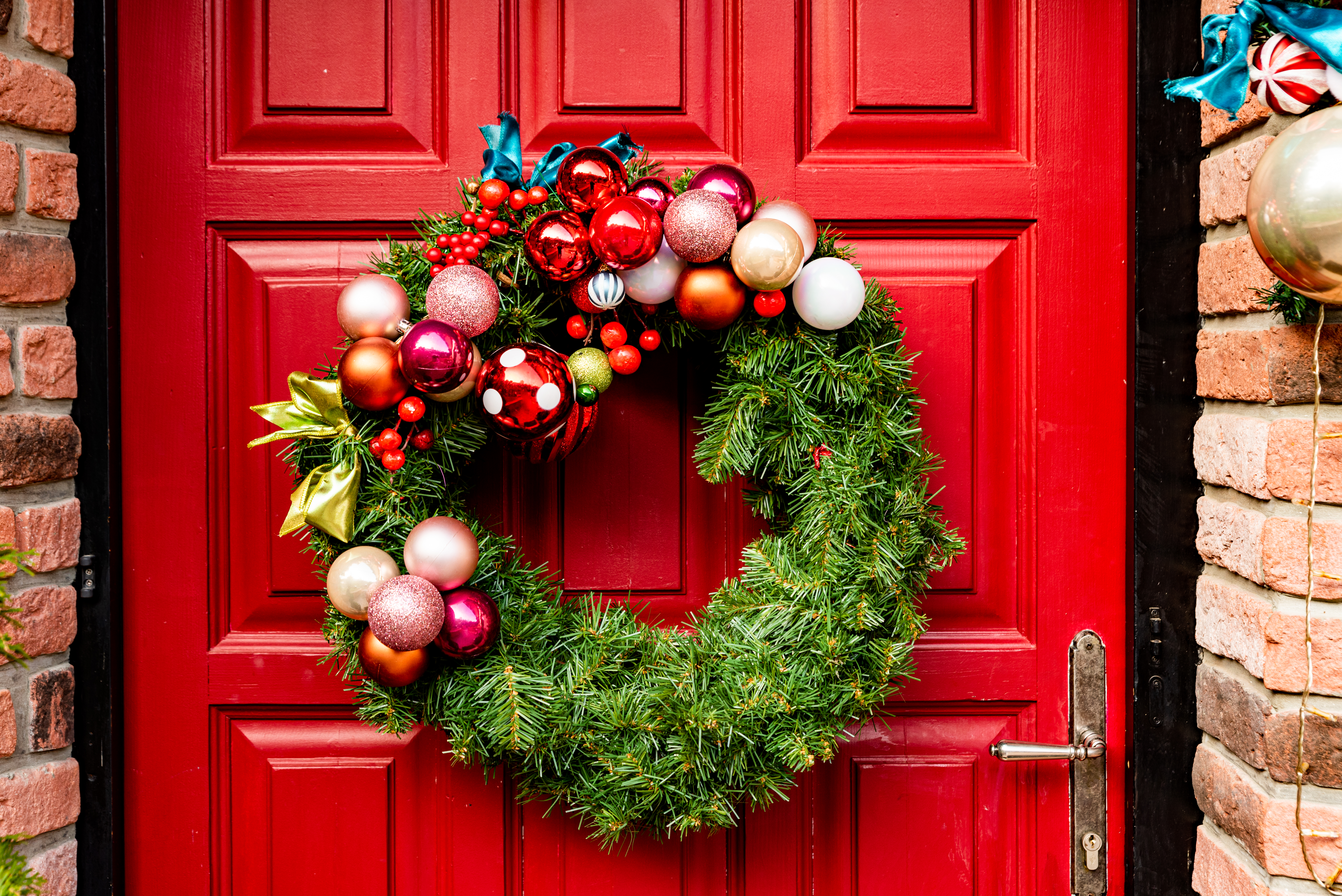 We have four ways to save cash and create your own Christmas wreath