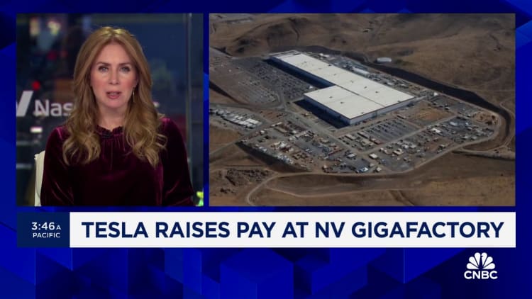 Tesla to raise pay for hourly Nevada Gigafactory workers in January