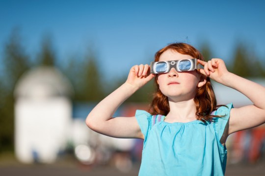 Watching solar eclipse