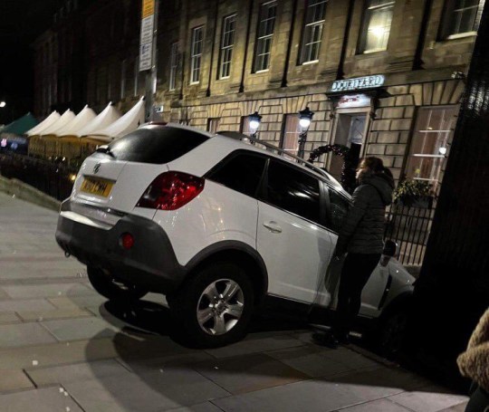 Google 'fixes' map error sending cars down central Edinburgh staircase https://twitter.com/BellsdykeBairn/status/1740874172753162547 https://twitter.com/johnrobson87/status/1737391432191639910