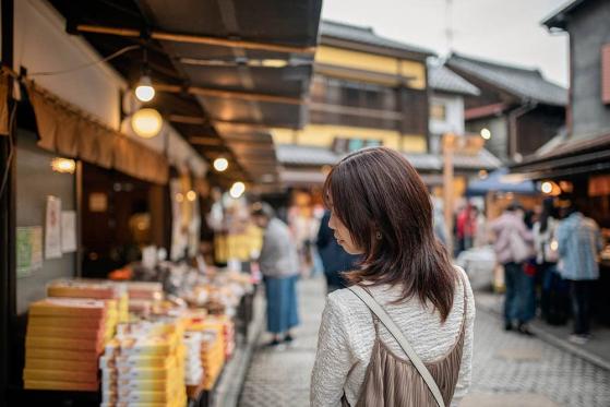 Pound to Yen Rate Hits 8-year High Following Soft Japanese Inflation Figure