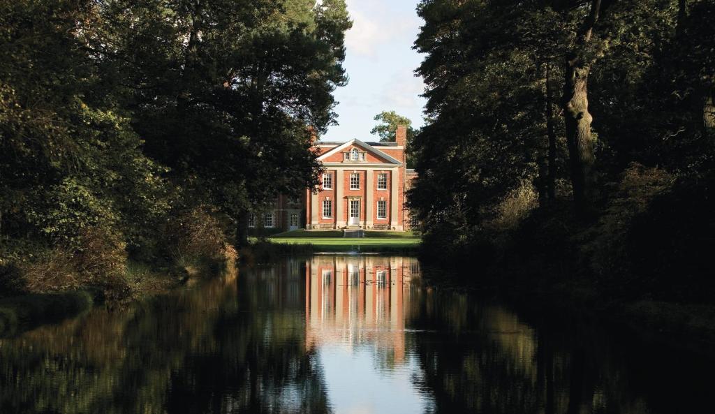 The Transformation of Warbrook House Under the Stewardship of Tulip Real Estate Stands as a Testament to the Perfect Fusion of Heritage and Modernity.