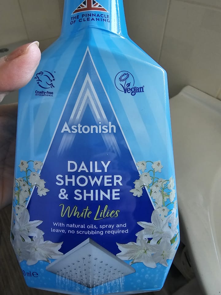 Fans of this Astonish bathroom cleaner say it 'really works'