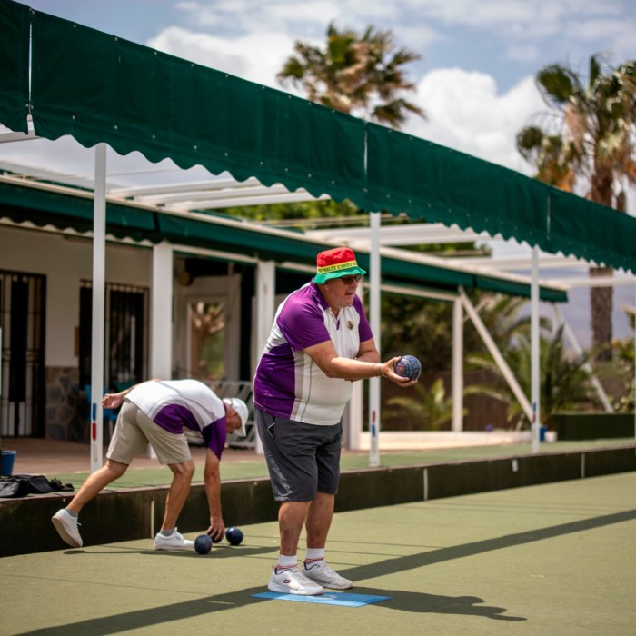 People playing bowls at the Indalo Bowling Club